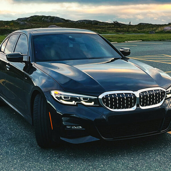 A Glimpse at BMW 330i and 330e’s Unique Features